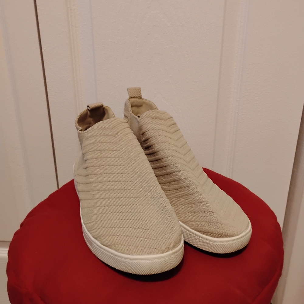Comfy Sonoma Goods Ortholite ECO Women's Slip-on Sneaker Boots Taupe SZ 9